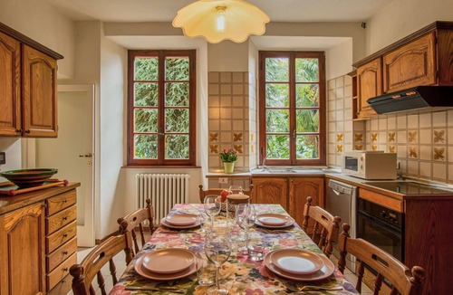 Tavernerio Apartment | Cosy apartment for 4 people with WIFI, TV, patio and pets allowed