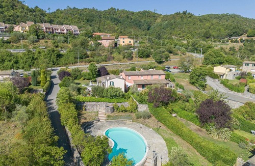 Pignone Apartment | Cosy apartment for 5 people with pool, WIFI and TV