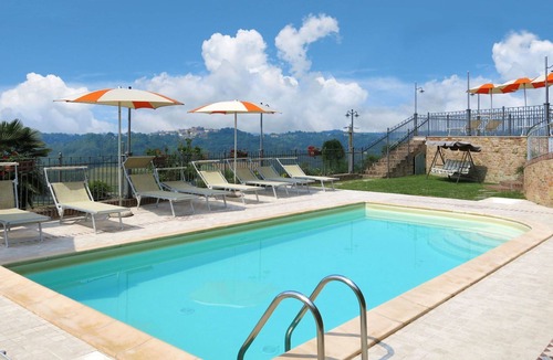 Cossombrato Apartment | Cosy apartment for 4 guests with A/C, WIFI, pool, TV, patio and pets allowed