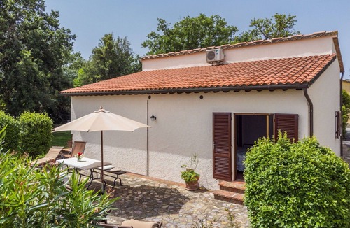Sasso dʼOmbrone Villa | Cosy apartment in villa for 6 guests with WIFI, A/C, pool and patio