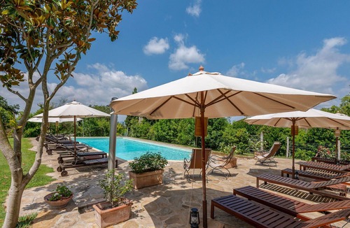 Poggi del Sasso Villa | Cosy apartment in villa for 2 guests with pool, A/C, WIFI, TV, patio and pets allowed