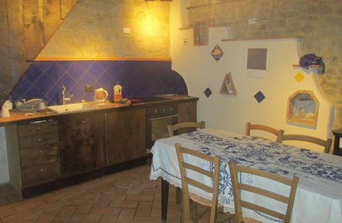 Castiglione di Garfagnana Cottage | Cottage in old chestnut grove set well away from the road