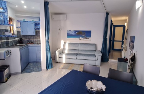 Sperlonga House | Cottage at Peak by the Sea with Private Parking Space