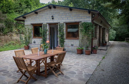 Onano Cottage | Cottage in the Castle of Santa Cristina with pool