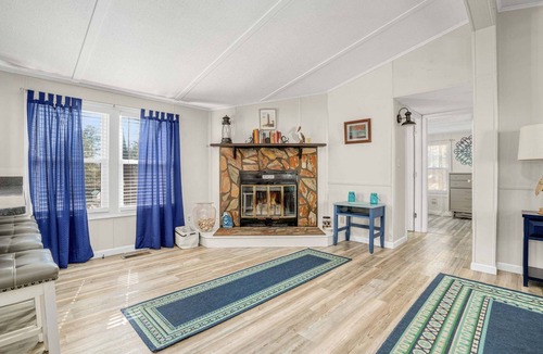 Birdsnest House | Counting Corks | Waterfront Pet Friendly Cottage w/Dock for Crabbing, Firepit & Near Cape Charles