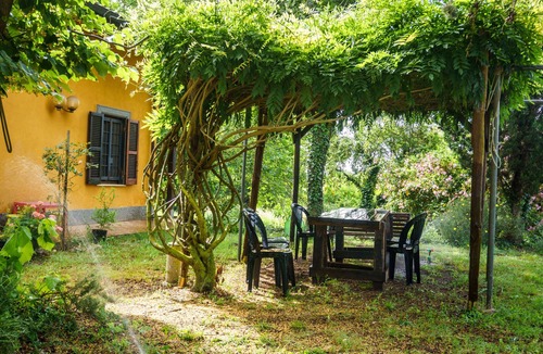 Lake Garda House | Country House "Tra Lago e Mare a Sud di Roma" with Private Terrace, Private Garden & Wi-Fi