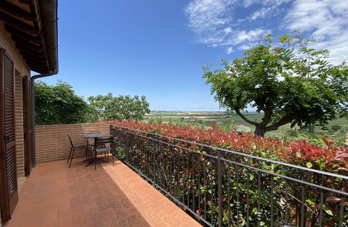 Paciano Apartment | Country House: Two Rooms Apt. with pool and SPA
