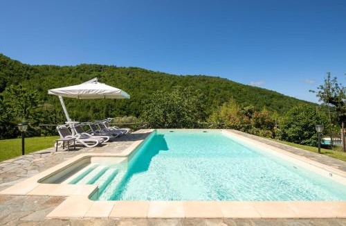 Fivizzano Villa | Country house with pool and outbuilding Fivizzano by VacaVilla