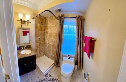 Norwood Park House | Cozy 1BR with Full Bath & Your Own Entrance, and convenient parking