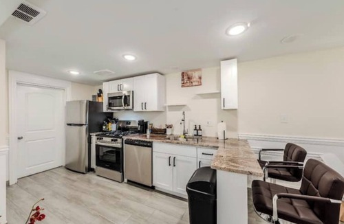 Brighton Park Apartment | Cozy 2 Bed Apt - Midway Airport