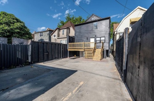 Brighton Park Apartment | Cozy 2 Bed Apt - Midway Airport