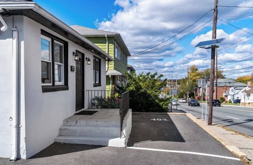 Hackensack House | Cozy 3BR w Parking, mins to NYC, MAJOR INTERNATIONAL SPORTING EVENT