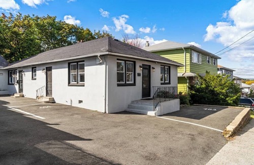 Hackensack House | Cozy 3BR w Parking, mins to NYC, MAJOR INTERNATIONAL SPORTING EVENT