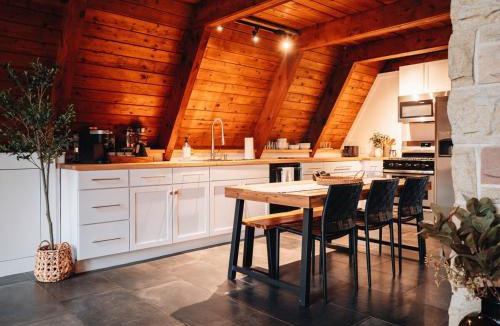 Bristolville House | Cozy A-Frame Getaway Minutes from Nelson Ledges