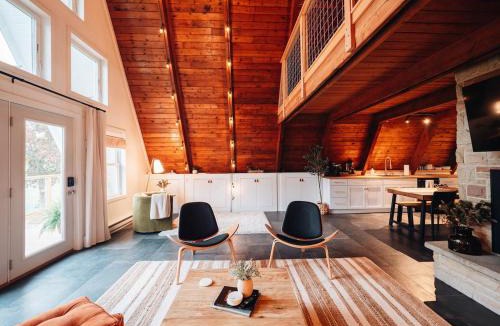 Bristolville House | Cozy A-Frame Getaway Minutes from Nelson Ledges