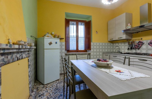 Castelvecchio Pascoli Apartment | Cozy apartment in Castelvecchio Pascoli