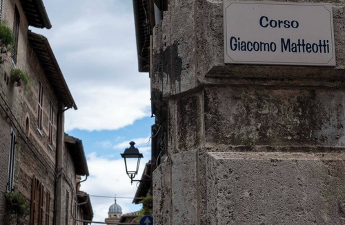 Guzman Apartment | Cozy apartment in the historic center of Bevagna for couples and families