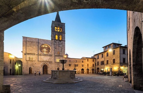 Guzman Apartment | Cozy apartment in the historic center of Bevagna for couples and families