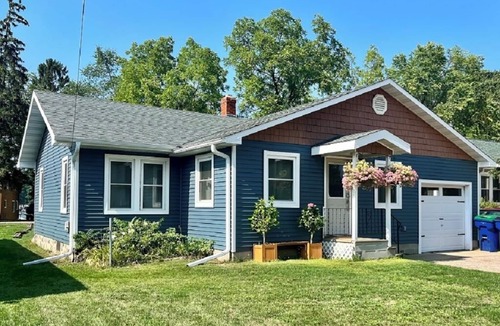 King House | Cozy Cottage steps from Pristine Chain O’ Lakes Waupaca-Pontoon Rental Option