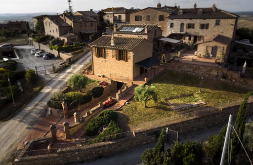 Ponte di Gabbiano House | Cozy country villa nestled in the hills of Crete Senesi