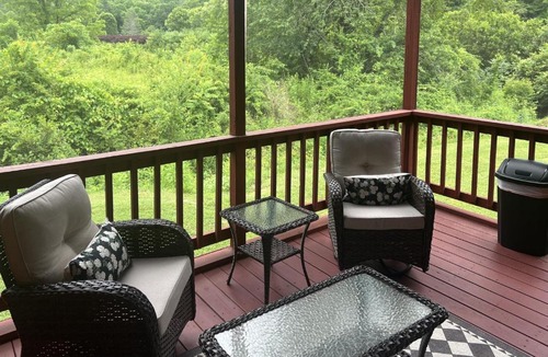 Rabun Gap House | Cozy Dillard Cabin w/Mountain Views & Pool Access