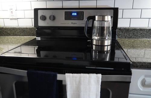 Cherry Hill Condo | Cozy Escape w/Fireplace seconds away from Cherry Hill Mall