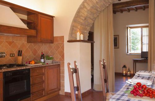 Arezzo House | Cozy Farmhouse with Pool