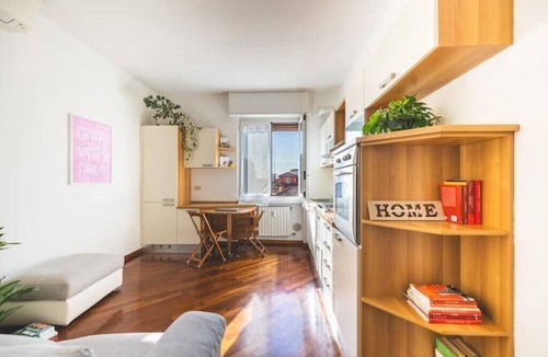 Gorla Apartment | Cozy flat for 2, close to the underground