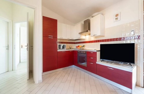 Pirotto Li Frati Apartment | Cozy flat just steps from Baia delle Mimose