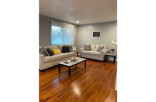 Westwood House | 🌟Cozy Four Bedroom Home Away From Home