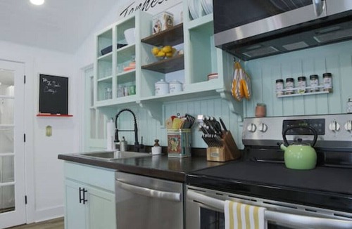 Northside House | Cozy Historic Cottage | Walk to Northshore