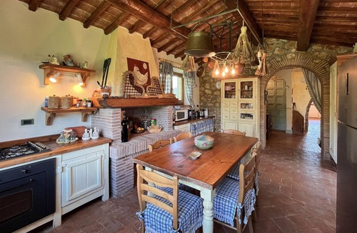 Melezzole House | Cozy home in Melezzole with WiFi