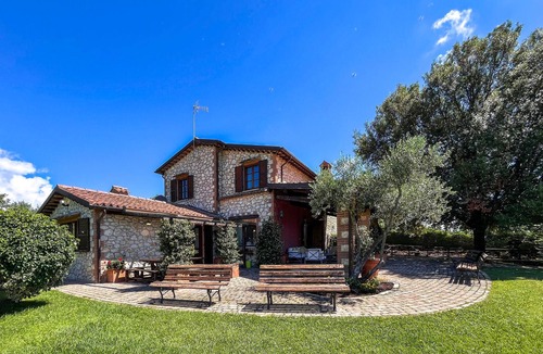 Melezzole House | Cozy home in Melezzole with WiFi