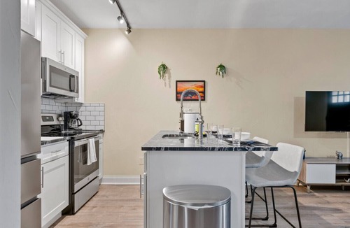 East Liberty Apartment | Cozy King Bed Suite ~ Free Parking & Ground Floor!