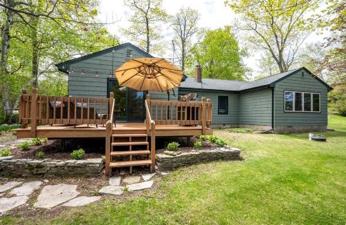 Little Sturgeon House | Cozy Lakefront Retreat | Fire Pit, Pet-Friendly & Scenic Views near Sturgeon Bay, WI