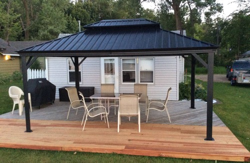 Plainwell Cottage | Cozy little cottage on beautiful Pine Lake