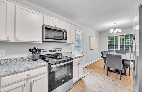 Winston - Salem House | Cozy Modern Home - Sleeps 8 - Wake Forest + Hospital