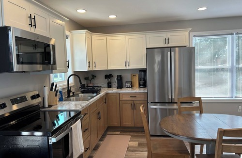 Elizabethtown Apartment | Cozy One-Bedroom Loft Above Garage in Elizabethtown with Sauna