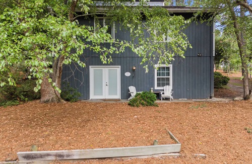 Pinehurst Apartment | Cozy Pinehurst 2BR Apartment w/3 Beds Across from Pinehurst #6 Firepit
