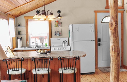 Campbellsport Cabin | Cozy Treehouse on the Lake - Peaceful and Private