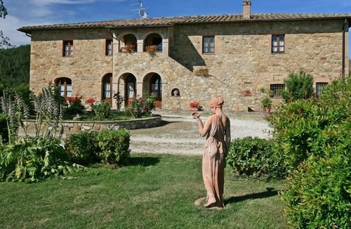 Radicondoli Villa | Cozy Villa (up to 36 pax) 13 Bedrooms/12 Bathrooms in Tuscany