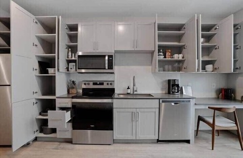 Lawrenceville Apartment | CozySuites l Spacious SDO, Lawrenceville