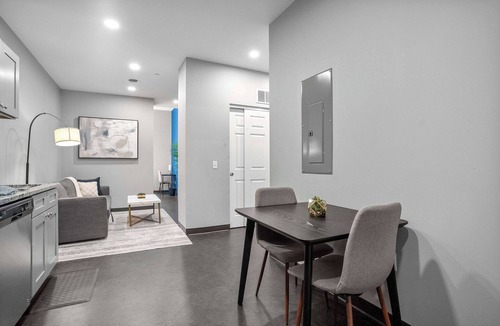 Cultural District Apartment | CozySuites Modern 1BR in Downtown Pitts 8