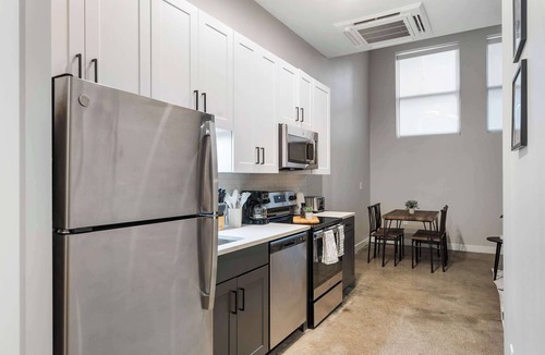 Downtown Cincinnati Apartment | CozySuites Textile | Modern 1BR