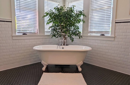 Young Harris Apartment | Crane Creek Vineyards- Suite w/Private Courtyard