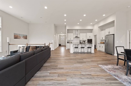 Livingston Cottage | Creekside Haven at Lake Anna Dock, Fire Pit & Game Room