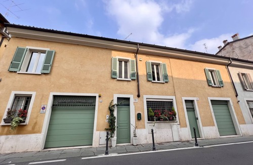 Centro Storico Nord Apartment | da Mari - in the historical center of Brescia, refined, quiet and spacious