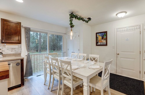 Captain's Cove Cottage | Deck & EV Charger: Coastal Retreat 1 Mi to Marina