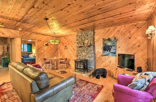 Maggie Valley House | Deck & Private Hot Tub! Maggie Valley Mtn Cabin