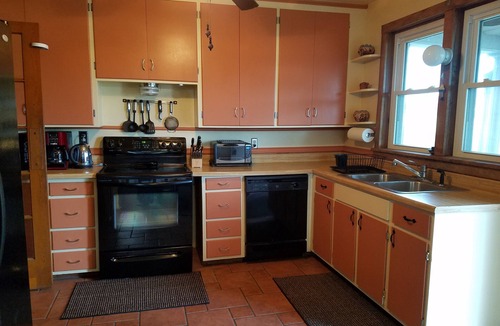 Accident House | Deep Creek Lake Area! Spend Less on Lodging and More on FUN!